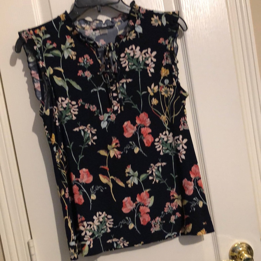 TOMMY HILFIGER  NWOT TOP SIZE SMALL PETTIE